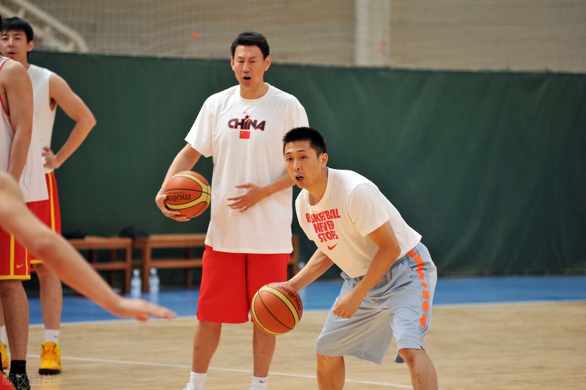 第一批中国篮球名人堂10人名单，偷笑门主角能进名人堂吗？