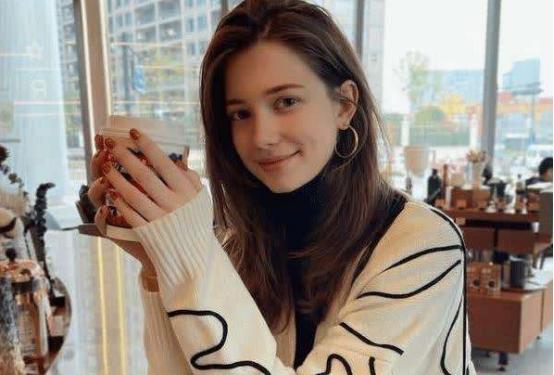 浙大校花酷似“奥黛丽赫本”，高颜值引发热议，是心动的感觉