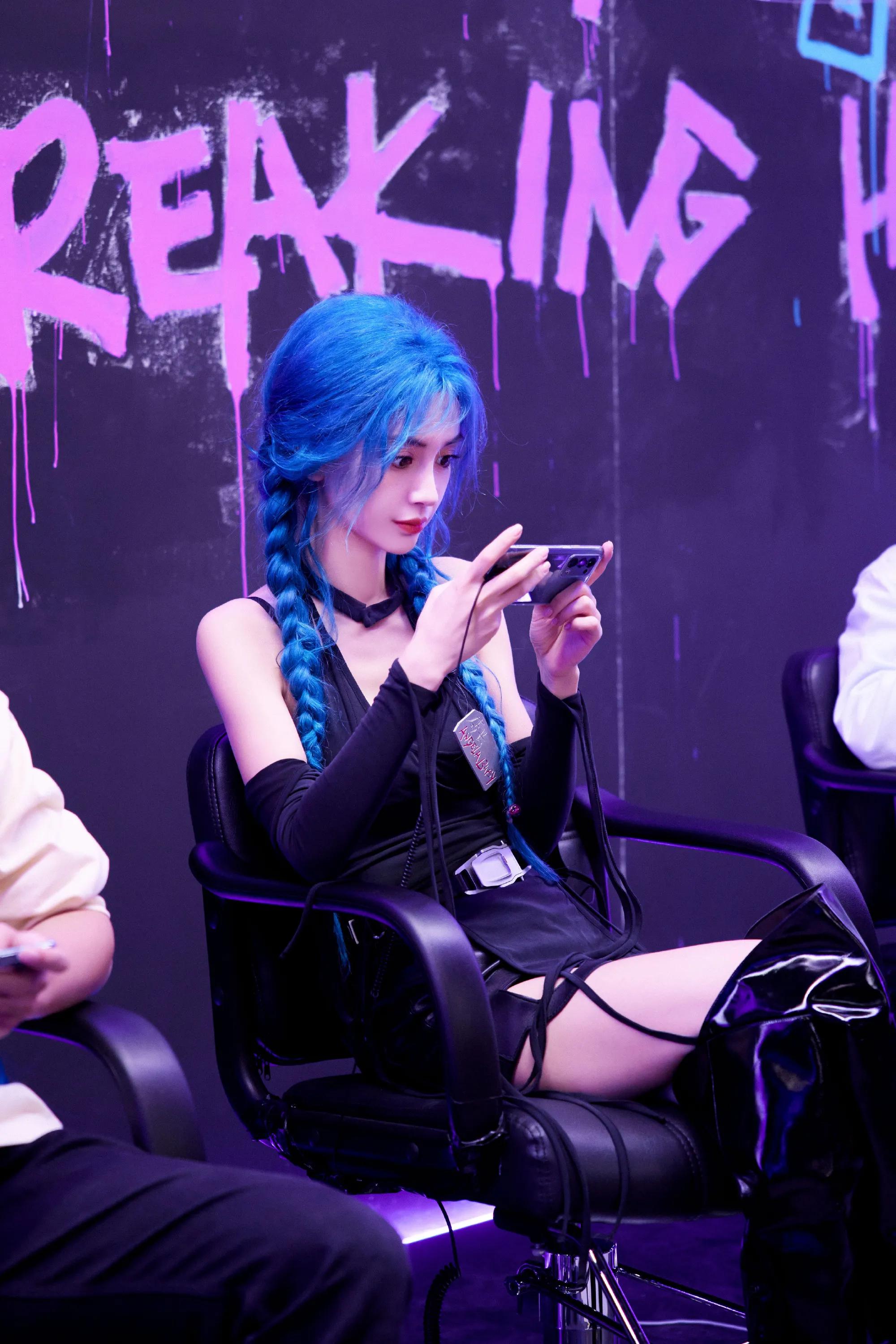 电竞背景图女(女明星电竞少女图合集:赵丽颖,杨幂,迪丽热巴,angela