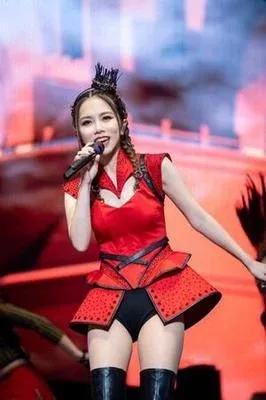 “皮裤女神”：邓紫棋一点都不低调，反而很有气场