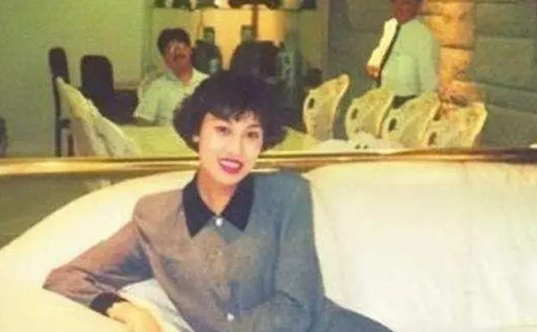 中国首位变性人，隐瞒男儿身嫁给52岁富商，丈夫死后一张纸条拆穿