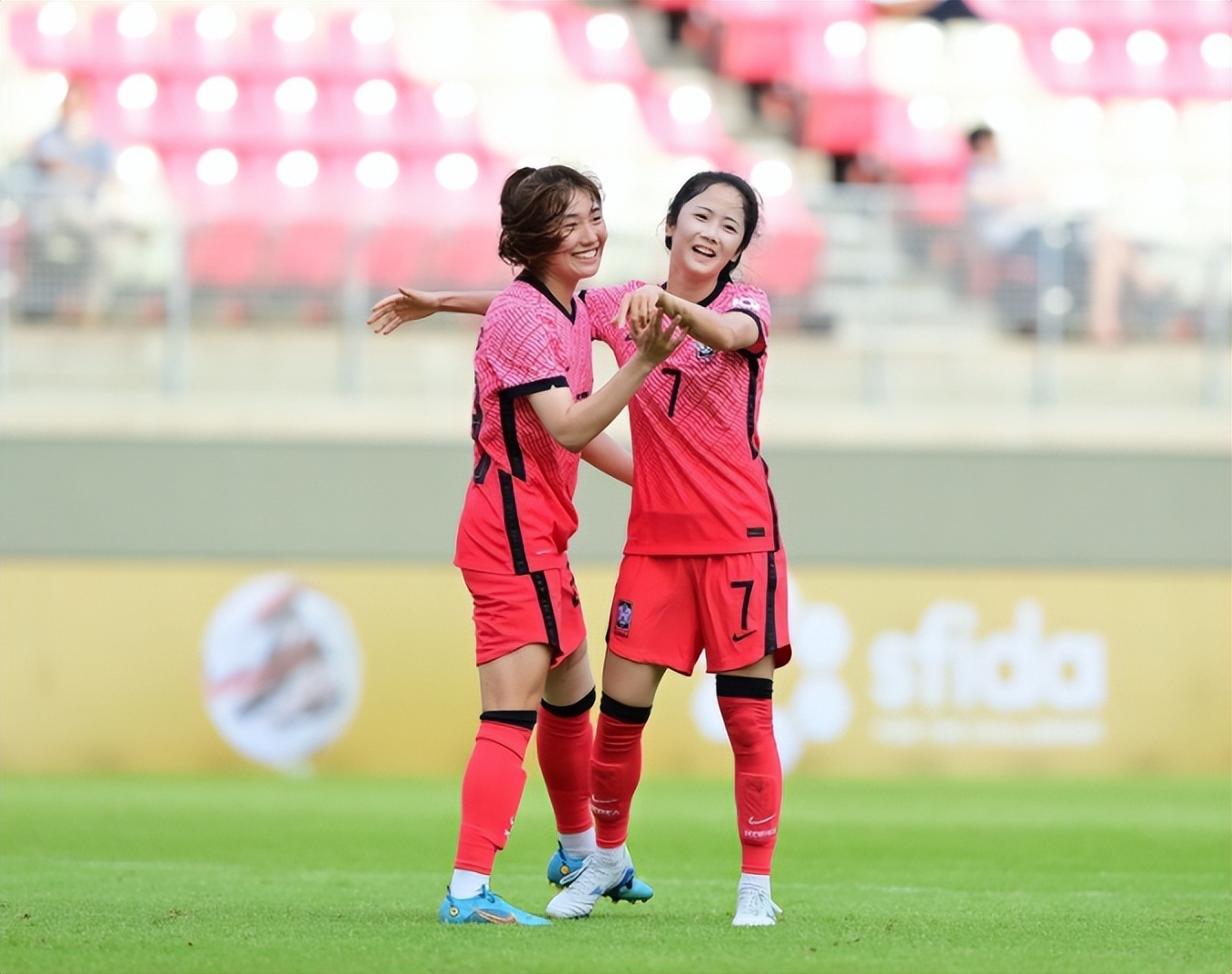 东亚杯韩国女足3-0中国台北女足(东亚杯-5分钟3球 韩国女足4-0斩获首胜，中国台北三连败垫底)