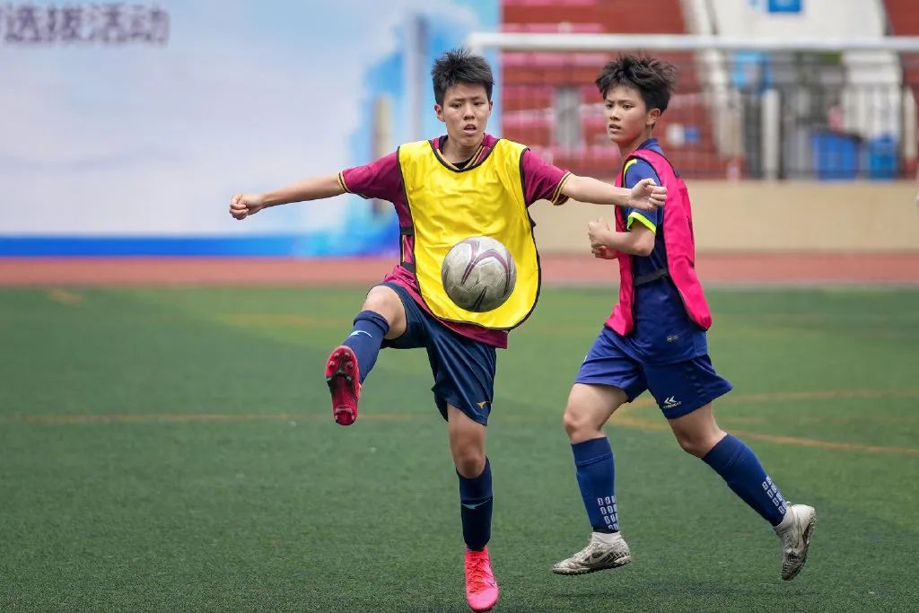 校园足球年龄划分(中国青少年足球联赛正式落地：初中组是关键！现在和未来的难点在哪？)
