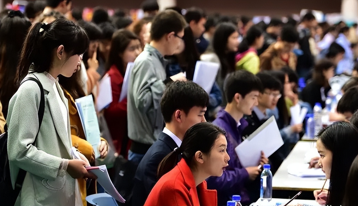 这几类大学生“毕业即失业”？简历空空不受企业待见，要引以为戒