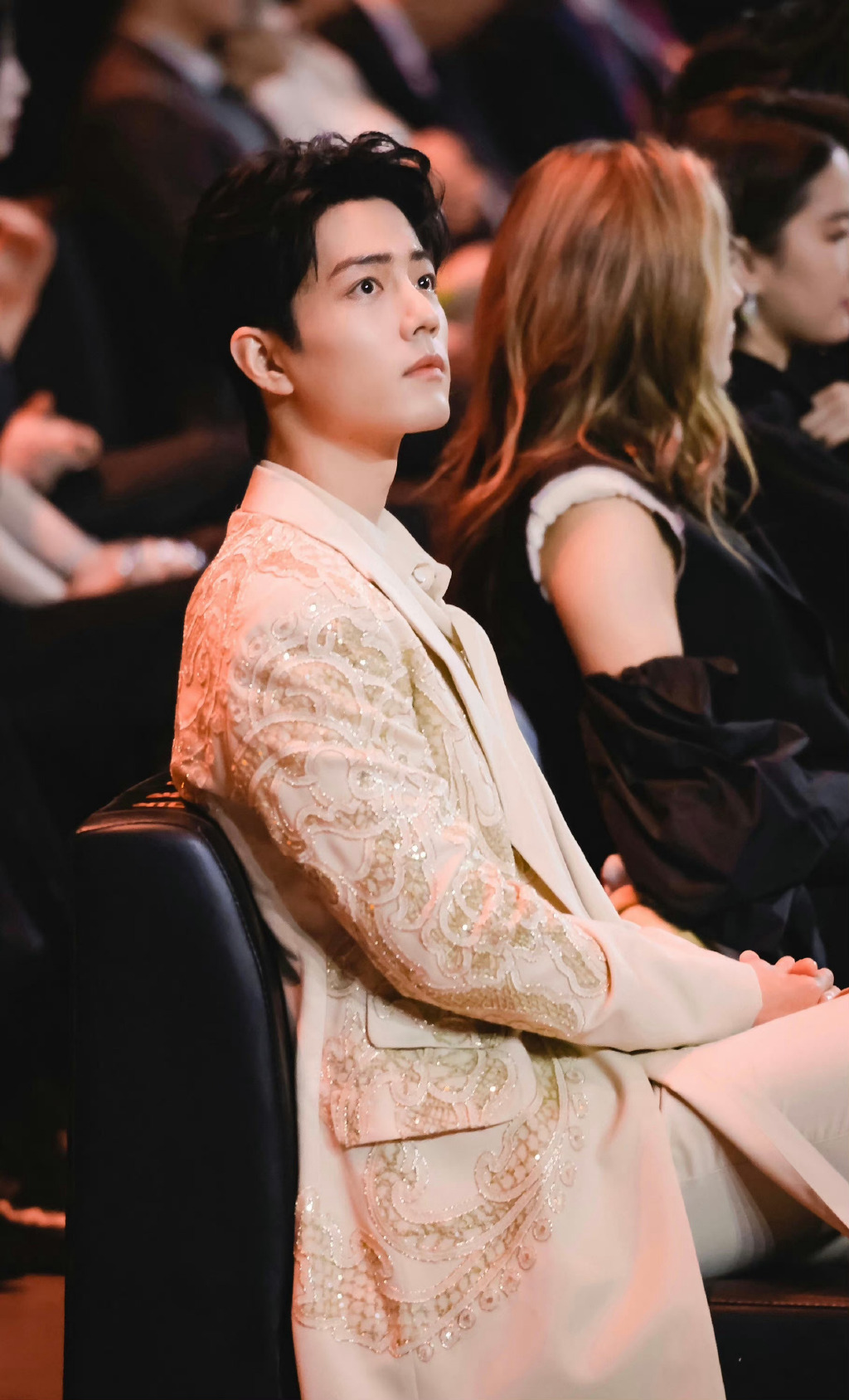 微博之夜座位:王鹤棣尴尬,肖战王一博闷无交流,易烊千玺落寞!