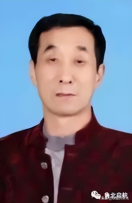 献花五一劳动节 作者：吴宝章