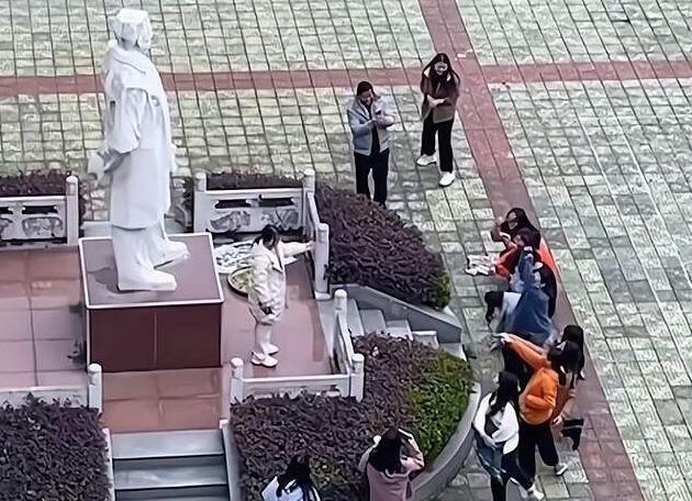 大学生期末复习现状：站着就不想学，跪着也学不会