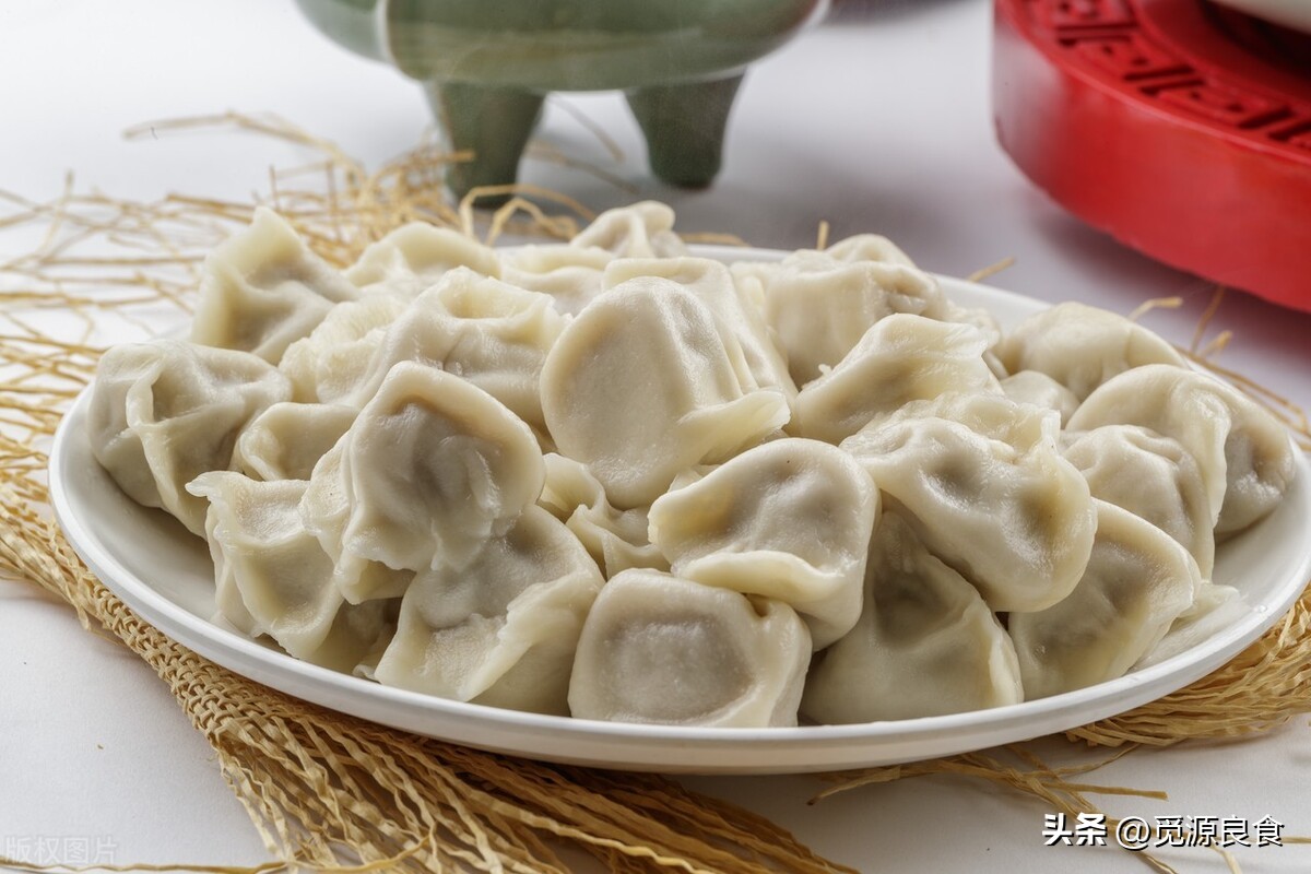 速冻饺子怎么蒸（煮饺子牢记3点比外面的蒸饺好吃）