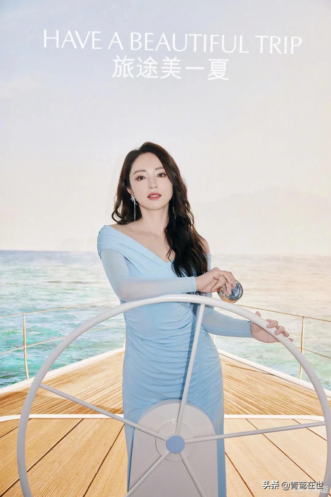 董璇颜值重回巅峰，独立的女人怎样都好看