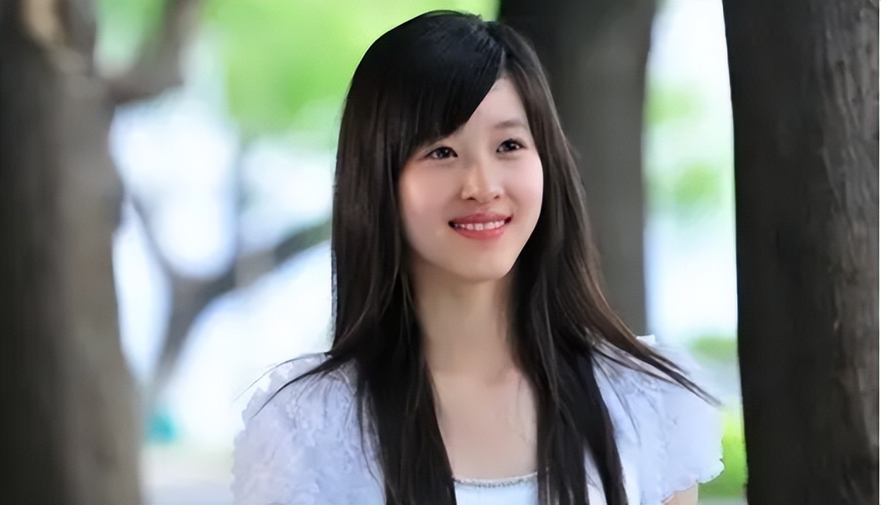 还是因为这所大学里有很多校花,校草级的人物,他们都成了清华大学行走