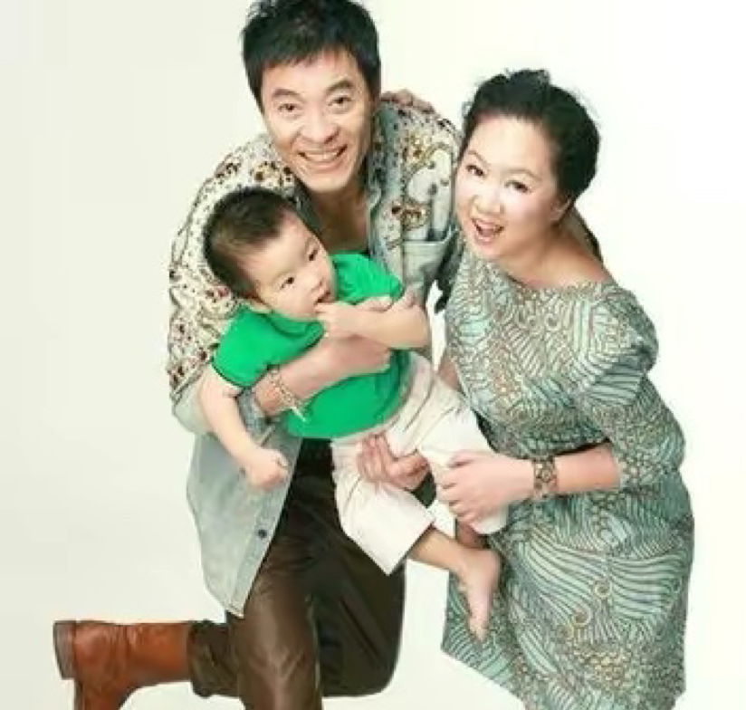 演员刘威：51岁老来得子，64岁还在拼命工作，儿子还小不敢老去