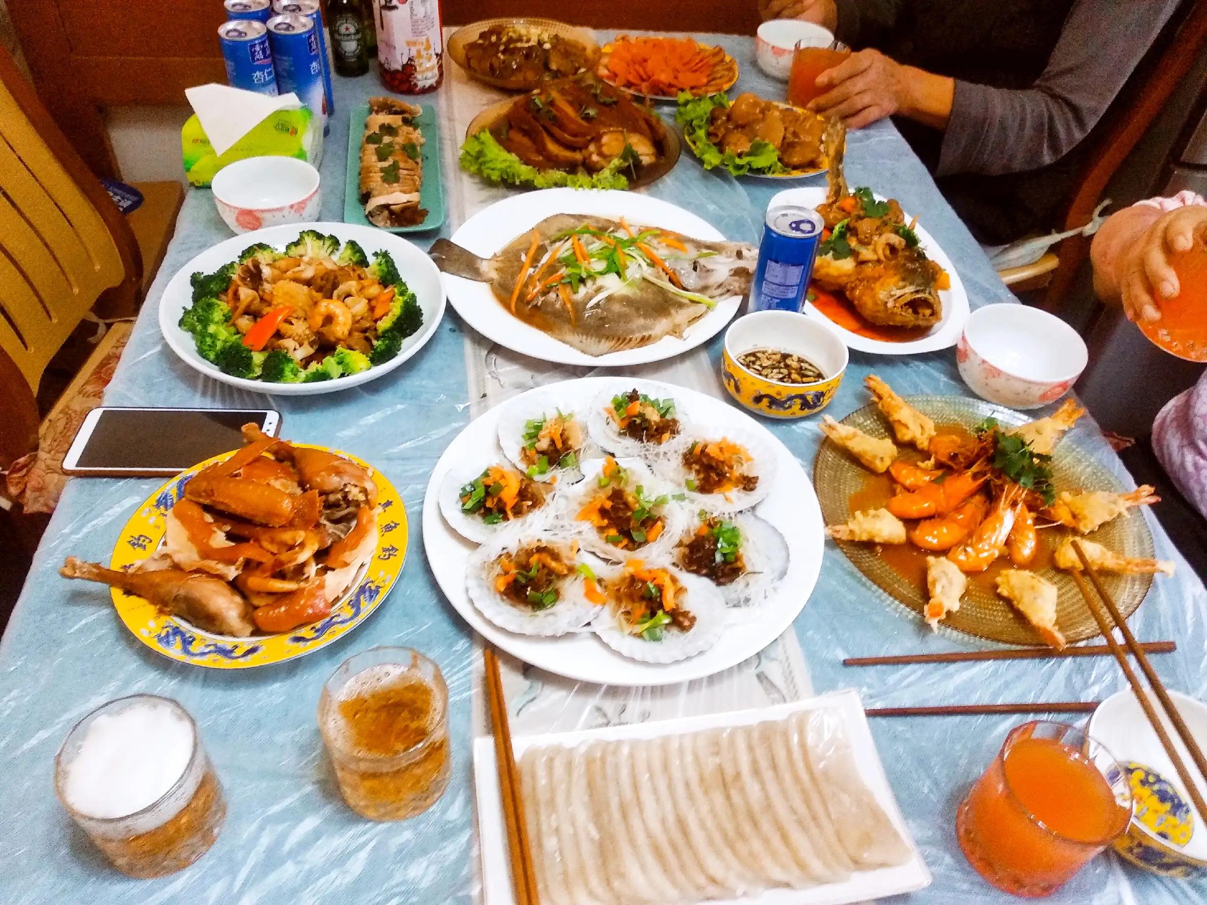 90年代年夜饭比现在还好？老人：食材丰富、年味足，现在比不了