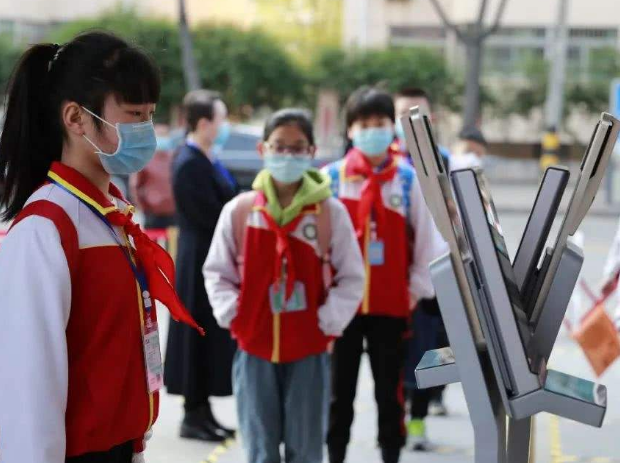 下发通知，辽宁多地的开学时间“确定延后”，在天数上有不同