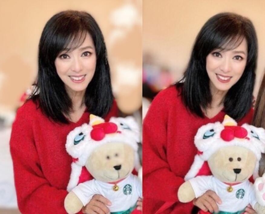 米雪这骨相真耐老，穿宽松毛衣仍有骨感身材，丝毫看不出实际年龄