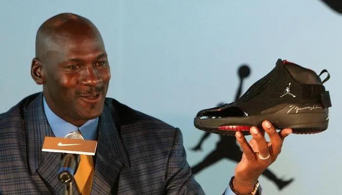 詹姆斯投资的产业（生涯薪资超4.3亿美元，“投资达人”詹姆斯身价超过乔丹了么？）