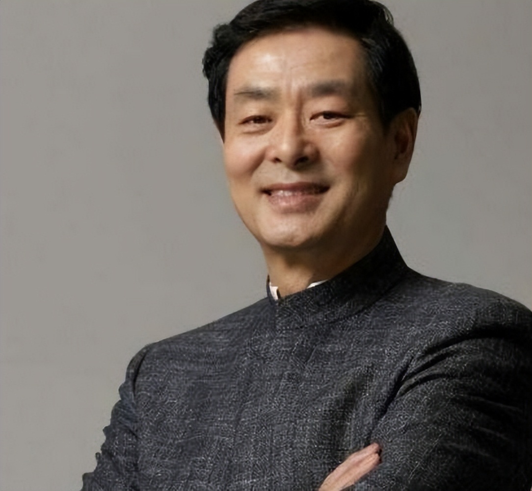 濮存昕“消失”的九年：丧弟又丧父，晚年不再演戏，只想照顾母亲