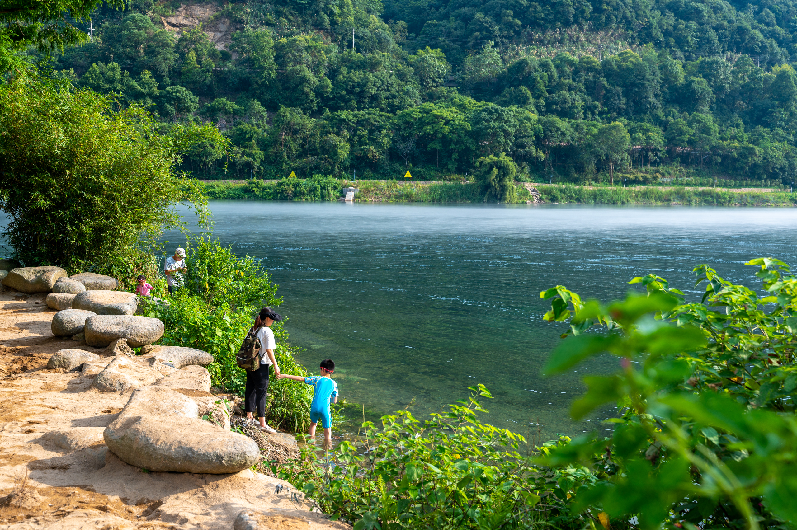 建德天气17建德新安江水冷得冰凉