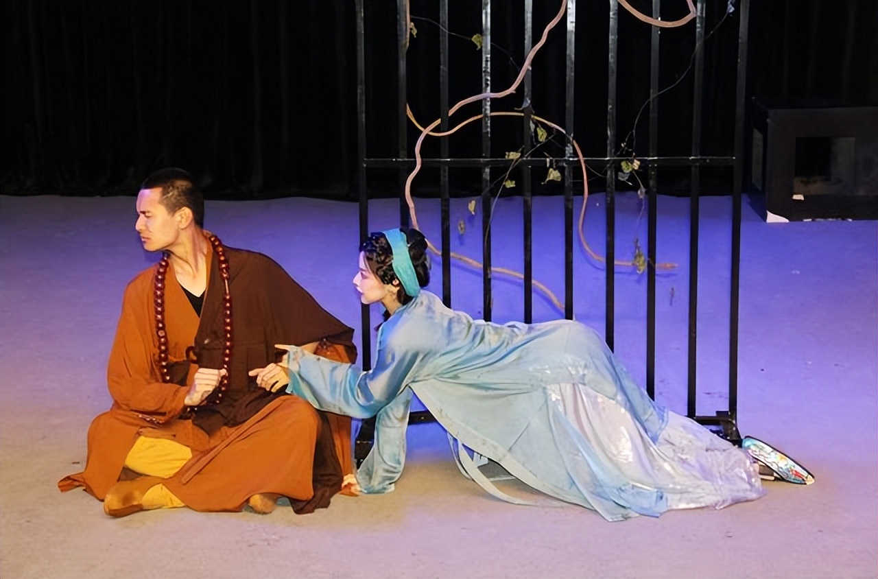 武汉大学校花火了，颜值出众，身材傲人，网友：复读百天上武大