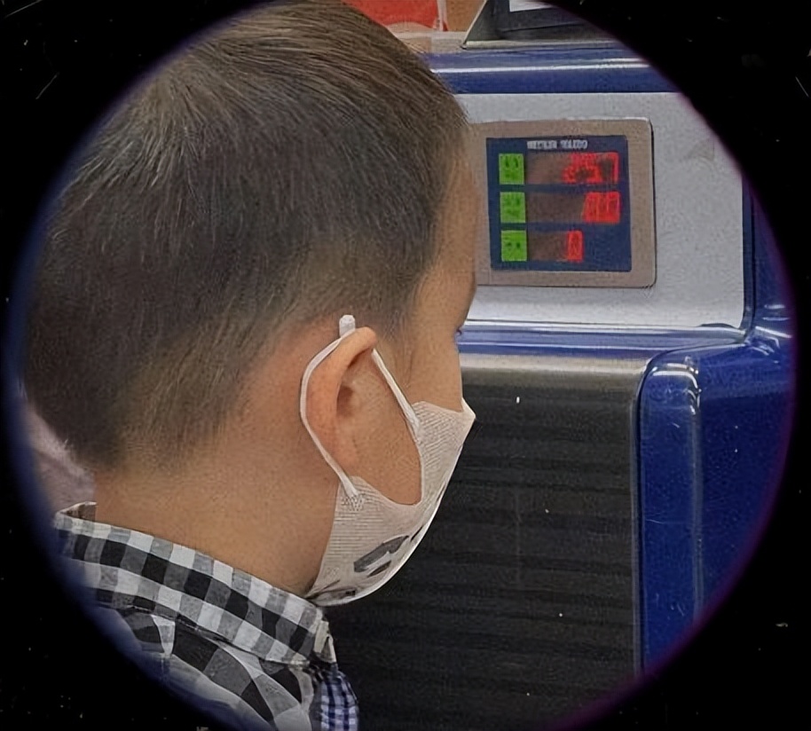 带着多妹和弟弟一起出行，黄多多彰显担当，幸福的三姐妹