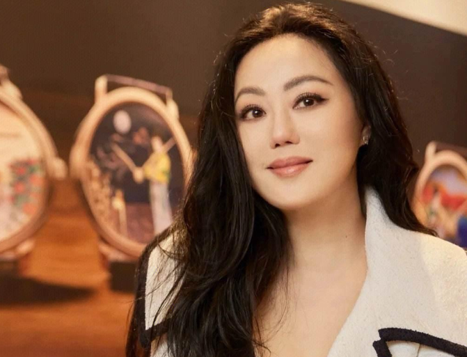 美女演员章小蕙:一己之力败光2个亿万富翁,如今成直播带货女王