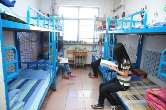 大学里存在的“潜规则”，辅导员不会明说，傻白甜的学生可要谨慎