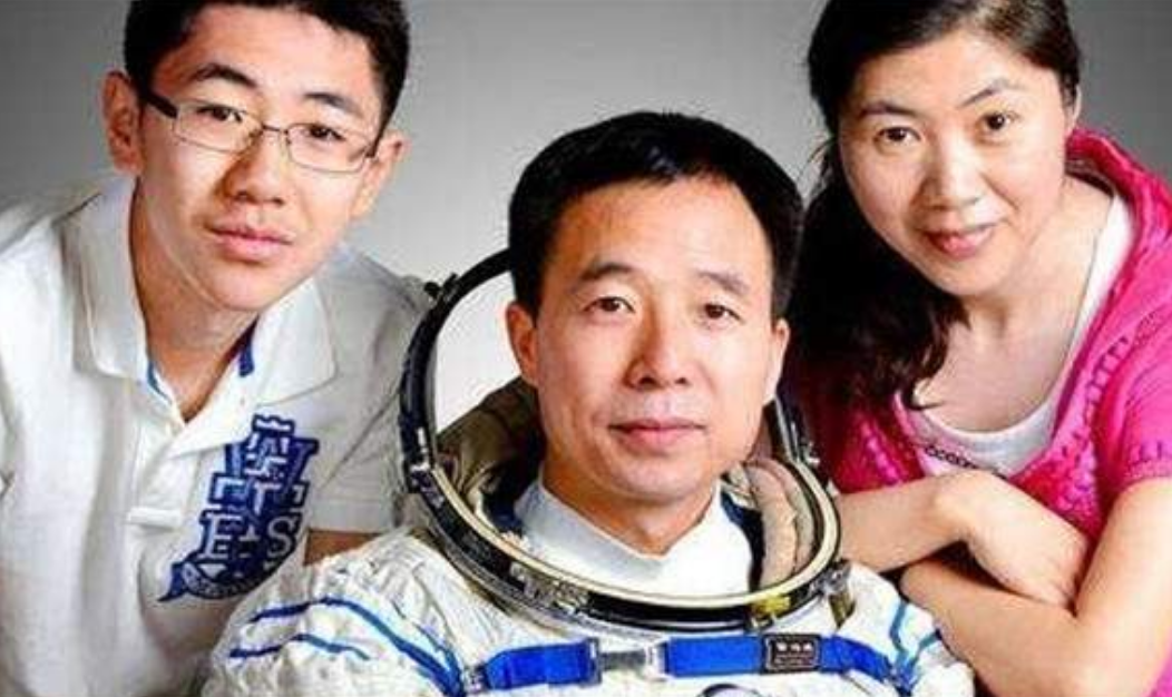 中国航天员景海鹏与妻子张萍的爱情故事