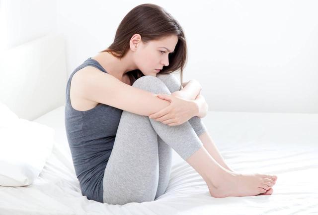 女性来例假时，总会流出“肉”样的血块，是什么原因？早了解早好