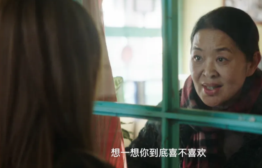 8位红极一时的央视主持人现状，61岁未婚，直播带货，身家过亿