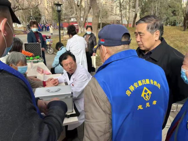 高举榜样大旗 传承雷锋精神