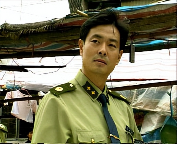 濮存昕“消失”的九年：丧弟又丧父，晚年不再演戏，只想照顾母亲