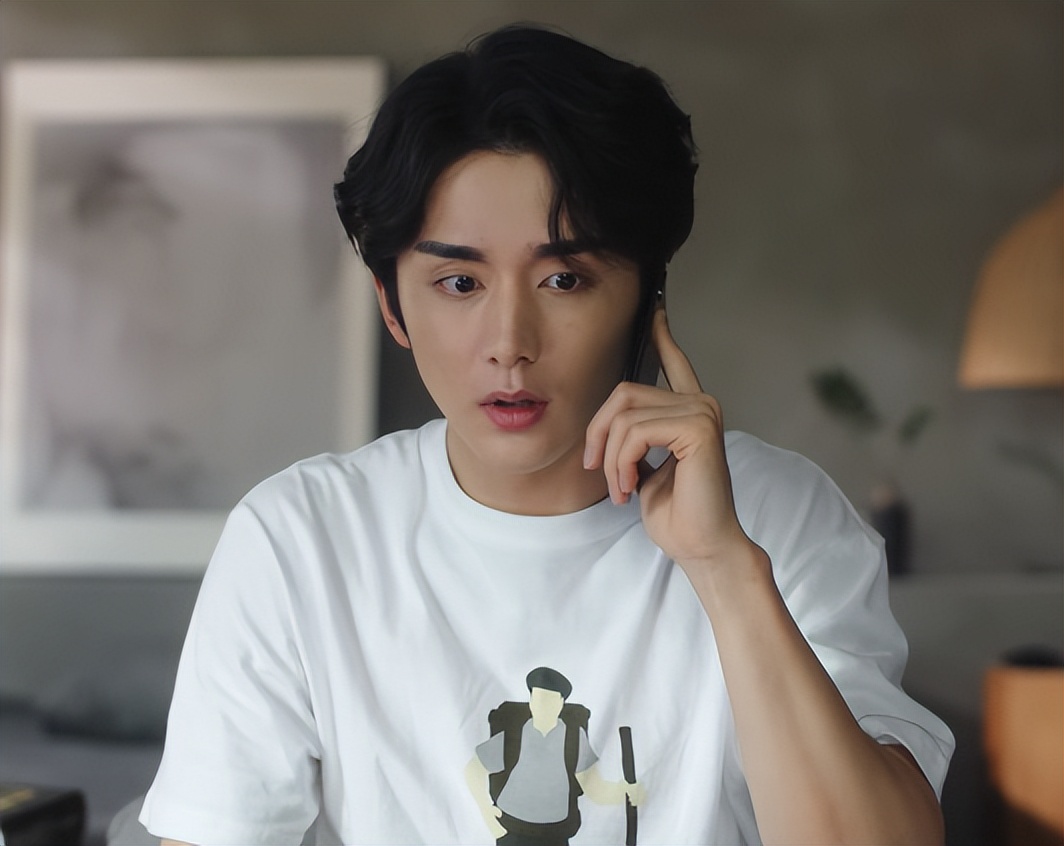 播8集，冲到榜单第一，baby令观众成功入坑，言情剧有天花板了？