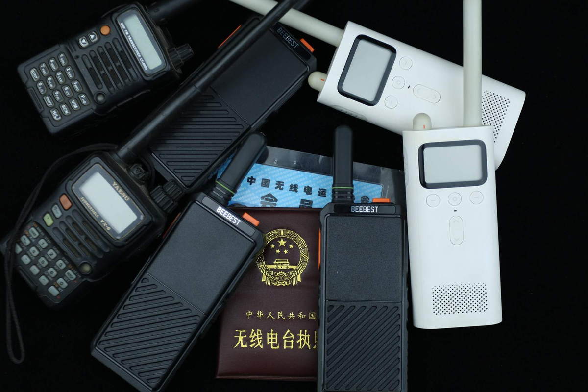 户外通联利器 不用担心网络无信号-极蜂超薄对讲机入手实测
