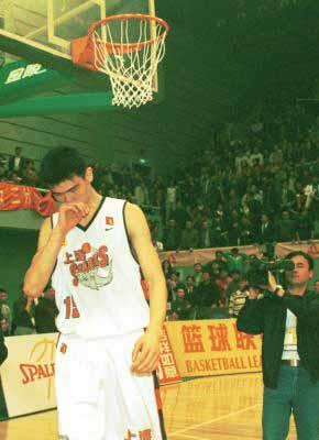 姚明為什么能進nba（看了姚明當年的選秀之路，才知道什么叫做“獅子大開口”）