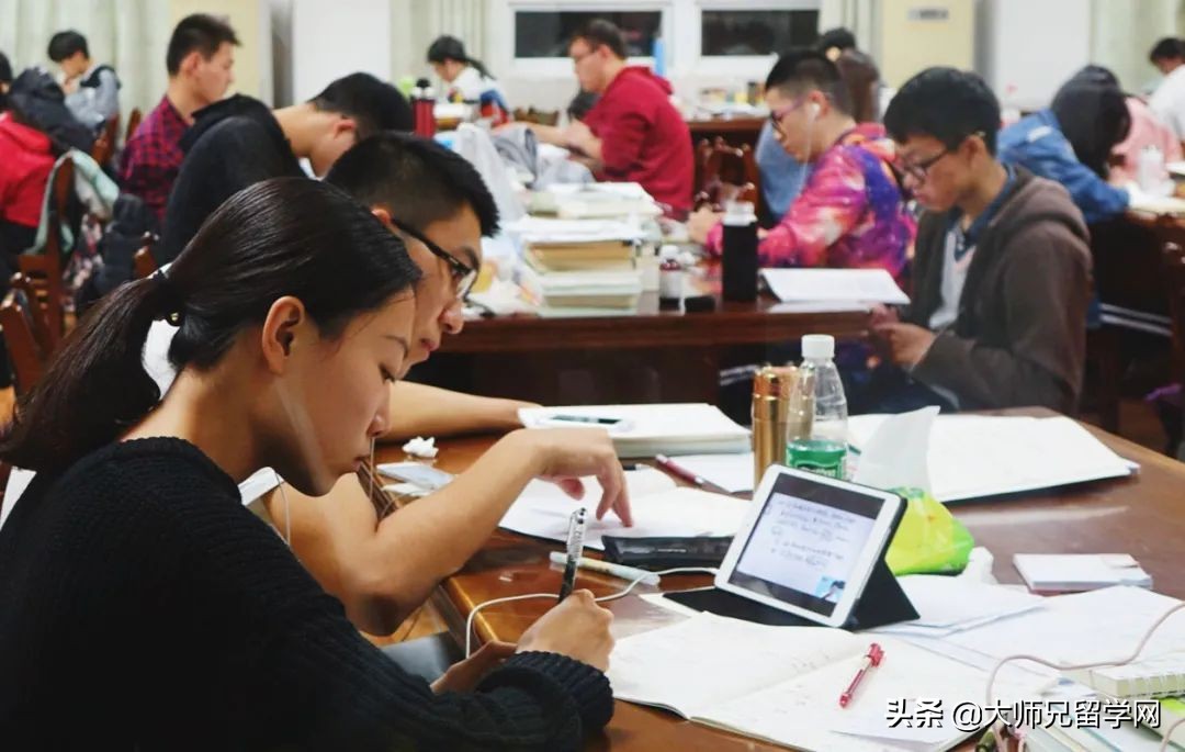 考研后留学，平均月薪1.3W+！2021中国海归就业调查报告出炉