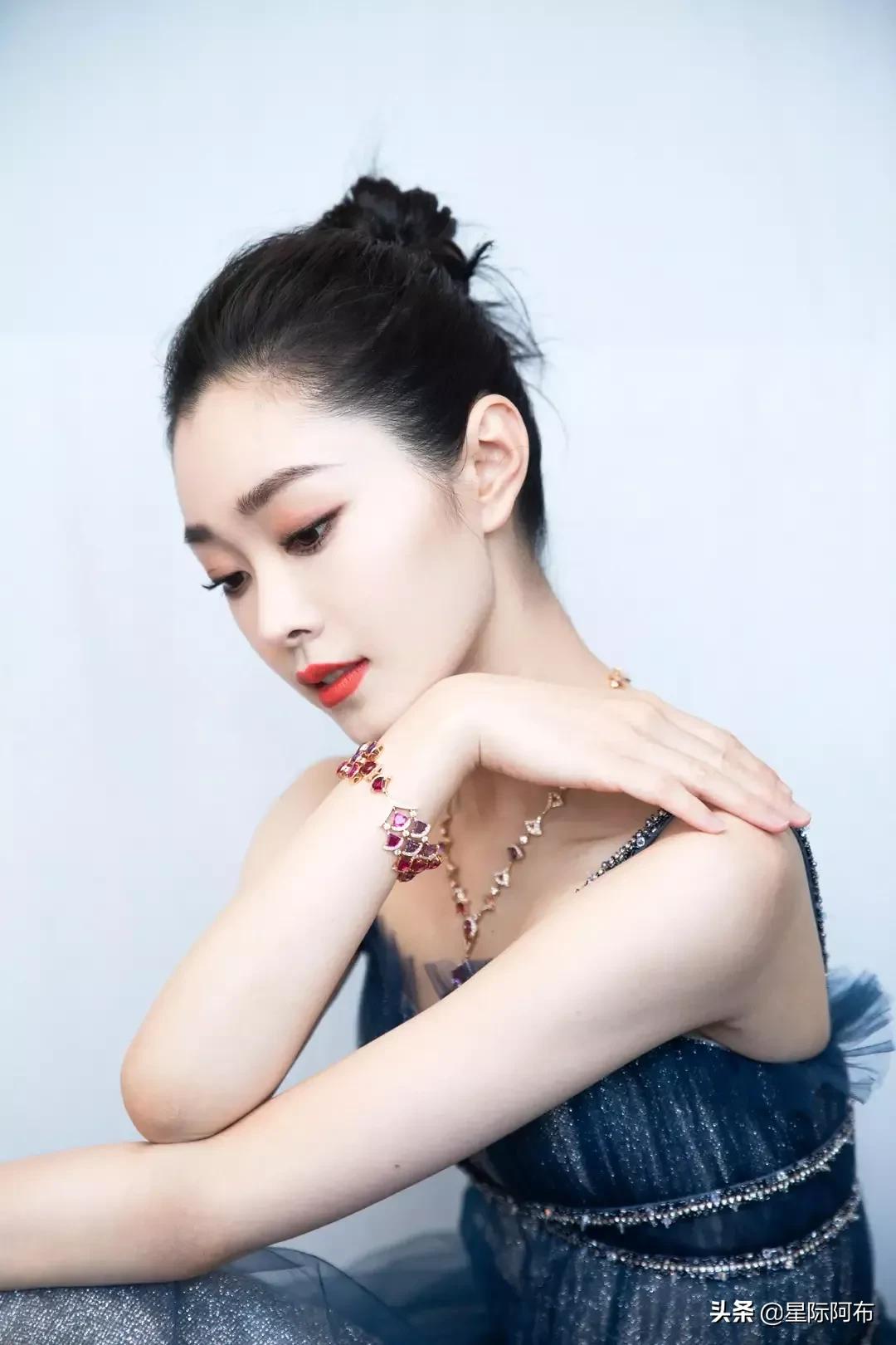 宋轶最迷人的当数她的眼睛。一双水汪汪的大眼睛，脉脉含情