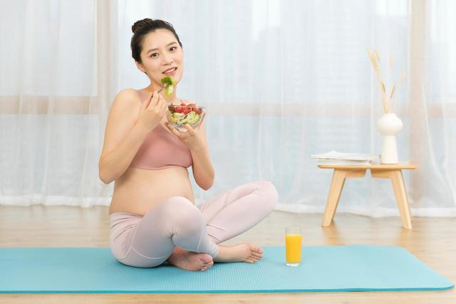 到了孕晚期，若能牢记“两勤二懒三调整”，孕妇轻松胎儿健康