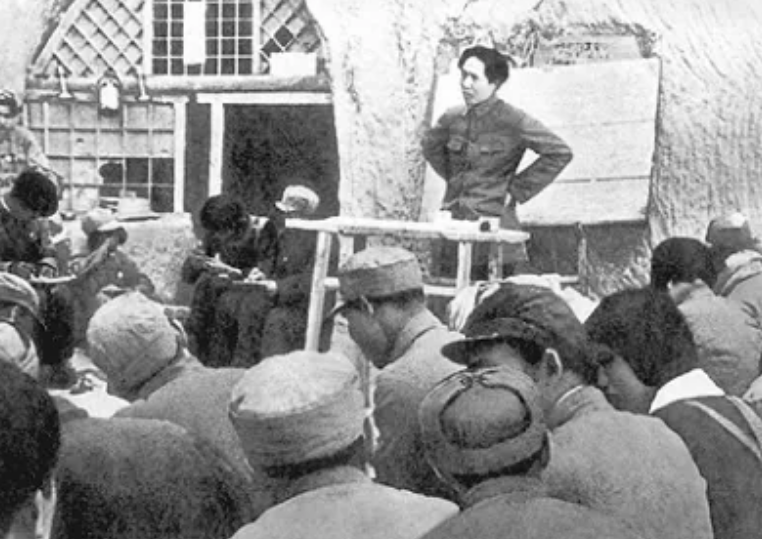 1938年毛主席接见抗大学员，生气地问：你到延安为什么不来看我？