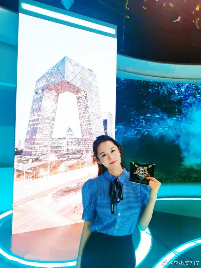 足球之夜女主持人现在是(养眼!美女主持马凡舒回归《天下足球》!