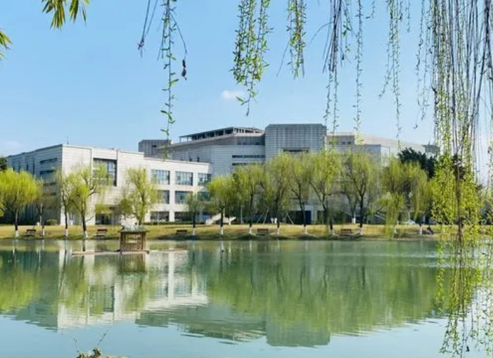 计算机专业“双一流”高校增至12所，新疆大学在列，不见电子科大