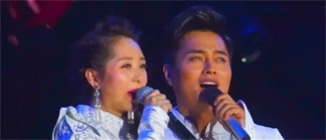 歌手云飞：落魄回乡却偶遇伯乐，成名后遭妻子离婚，今娶古典女神