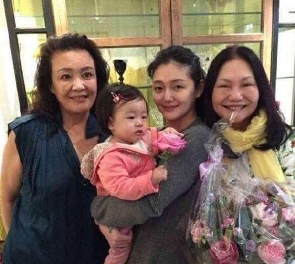 太抓马！大S新婚正甜蜜，前婆婆张兰却希望她跟汪小菲复合回北京