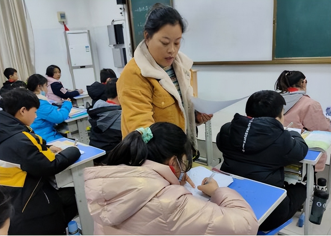 2022年深圳教师招聘“爆冷”，降薪10-15万后，报名人数暴跌9成