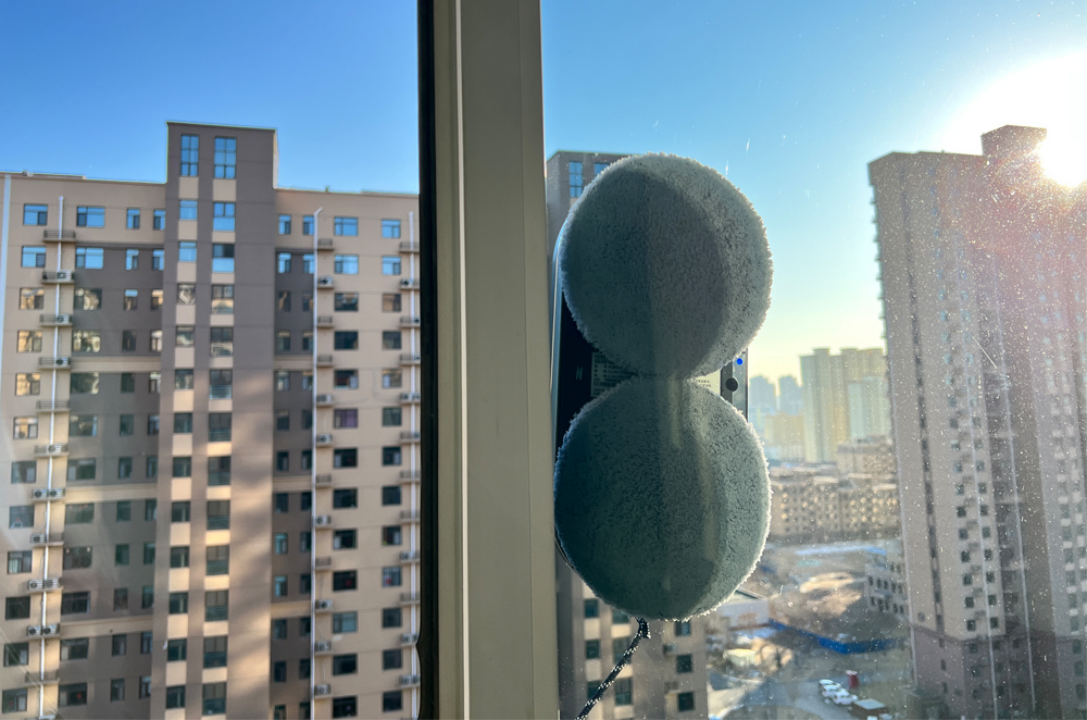 媳妇开始嫉妒我，原来是因为它？玻妞388擦玻璃机器人体验有感