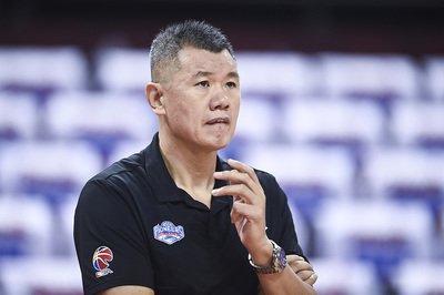 刘铁接任贝西洛维奇,成同曦男篮新任主帅)