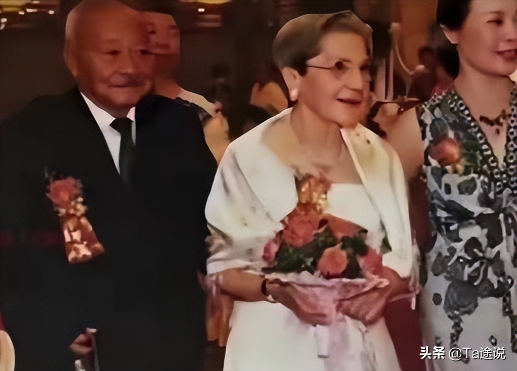 26岁法国女孩爱上中国已婚男人，单身苦等55年后，83岁嫁给心上人