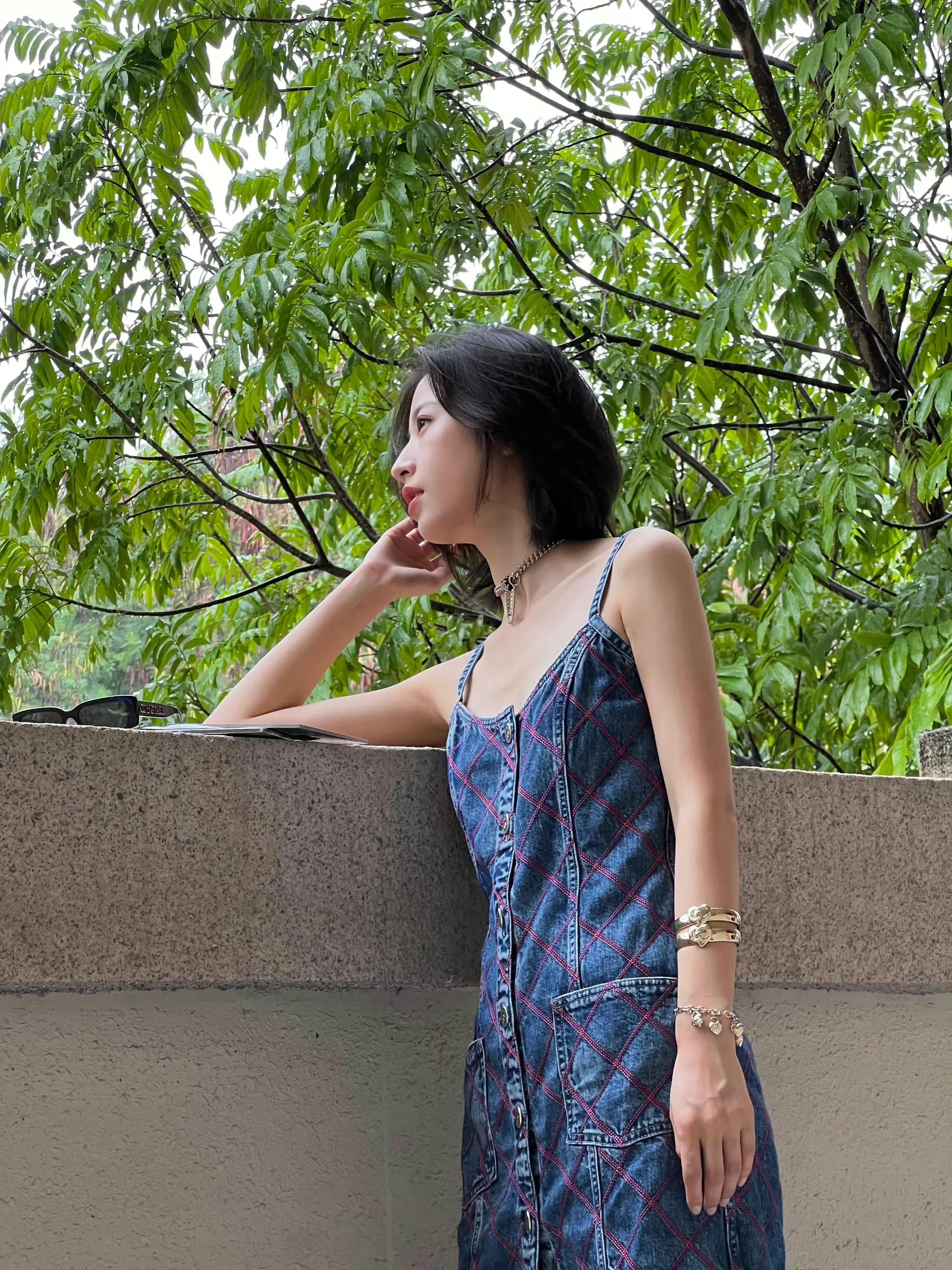 周雨彤牛仔吊带裙