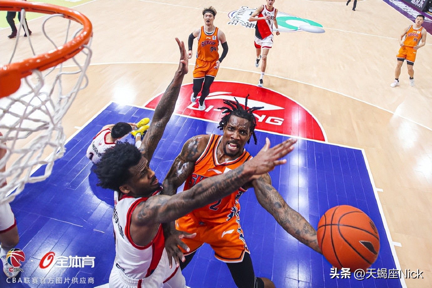 nba上海赛有哪些球员（CBA战报：9人报名8人轮换，残阵上海男篮成功复仇新疆队）