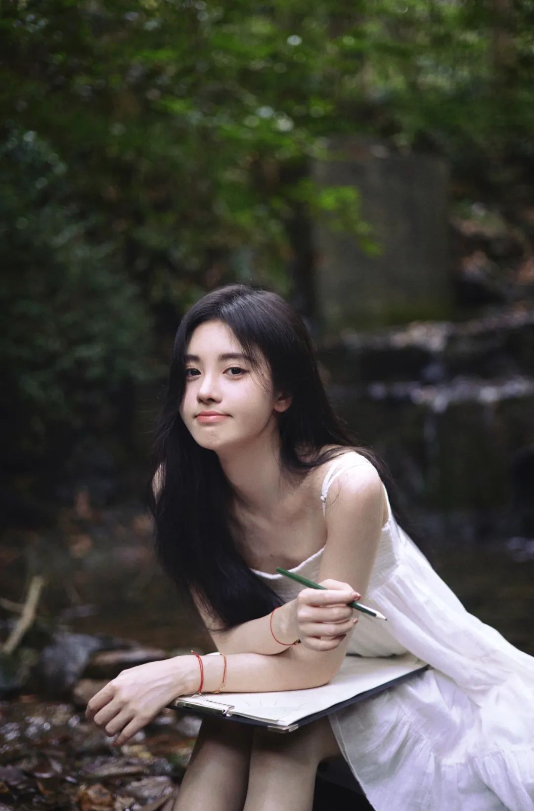 继白开水妆之后，鞠婧祎又有新的半永久造型了？