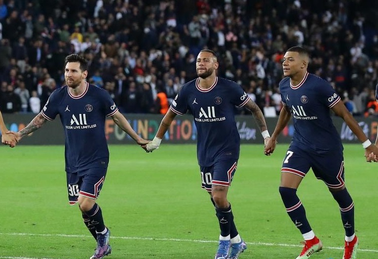 法甲小球会是什么意思（法甲大变天！8.86亿豪阵被掀翻，小球会反超巴黎，强势登顶积分榜）-趣拿体育