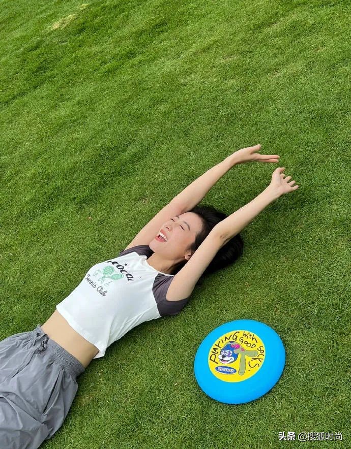 杨幂周也、鞠婧祎宋祖儿、唐艺昕关晓彤，同款裙装演绎不同味道